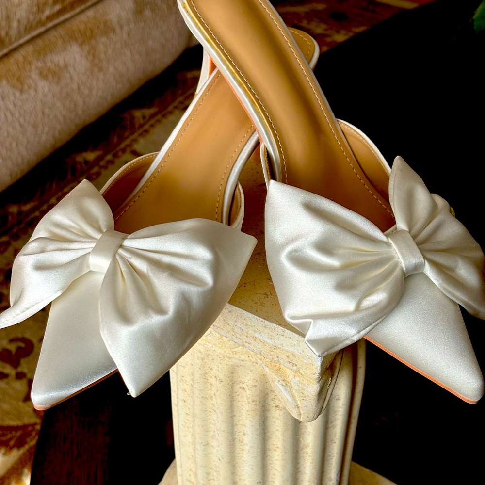White-Bow Mules